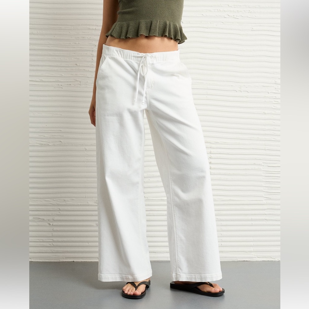 AE Stretch Low-Rise Ultra Wide-Leg Pull on Jean